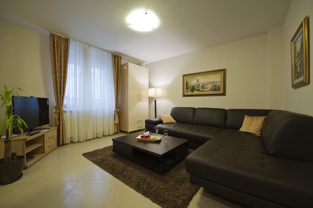 Apartments Jevtic Белград Стая снимка